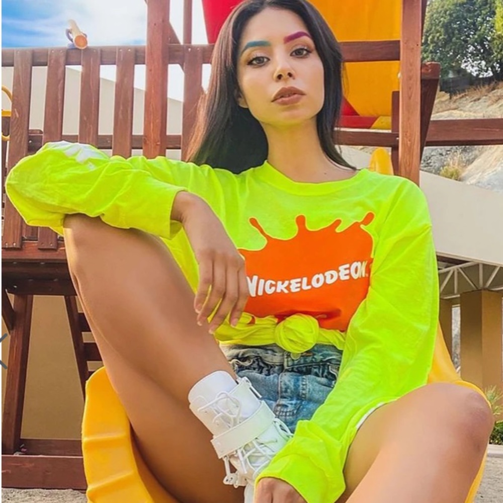 Cropped neon Nickelodeon shirt